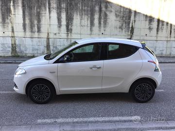 Lancia Ypsilon 1.0 FireFly 5 porte S&S Hybrid Silv