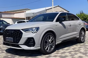 Audi Q3 SPB S Line interno ed esterno 2.0 TDI...
