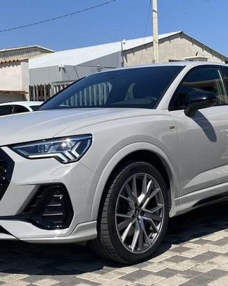 Audi Q3 SPB S Line interno ed esterno 2.0 TDI...