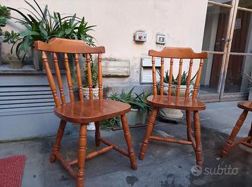 coppia di sedie in legno stile americano 