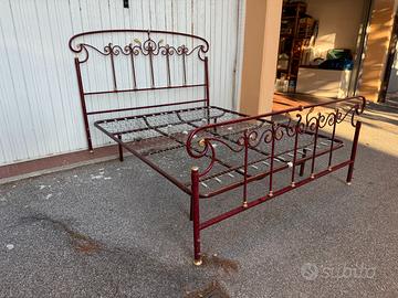 Letto matrimoniale in ferro battuto con rete