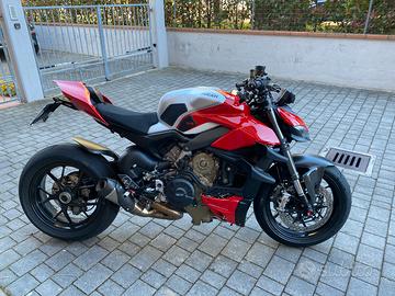 Ducati Streetfighter v4