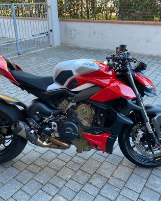 Ducati Streetfighter v4