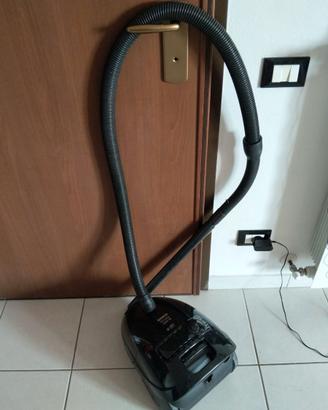 Aspirapolvere BOSH terrarossa 2000W