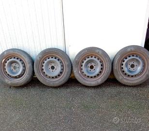 4 Cerchi in ferro più gratis 4 gomme