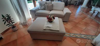  DIVANO CON POUF
