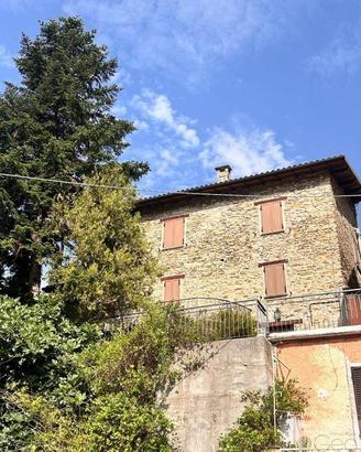 Casa indipendente di 168 m² con più di 5 locali a 