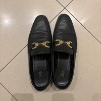 Mocassini in pelle con catena