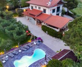 Villa con piscina (max 14 persone) 5min dal mare