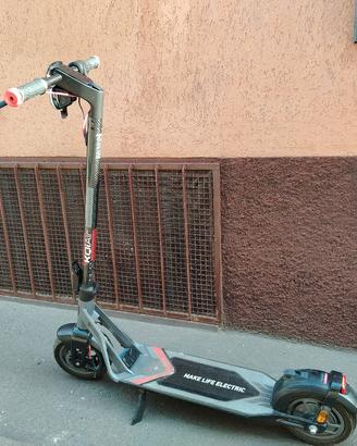 Monopattino  elettrico NIU KQi Air fibra di carbo 
