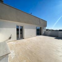 Trilocale con terrazzo di 50 mq a 350 m dal mare