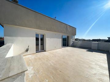 Trilocale con terrazzo di 50 mq a 350 m dal mare