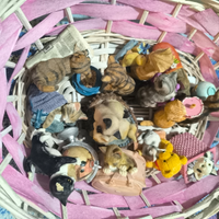 13 statuine di gatti + una cesta