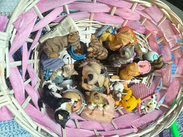 13 statuine di gatti + una cesta