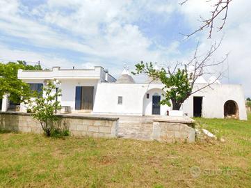 Rustico / Casale di 5440 m² con 5 locali a Martina