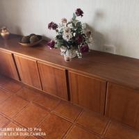 Mobile credenza in stile moderno