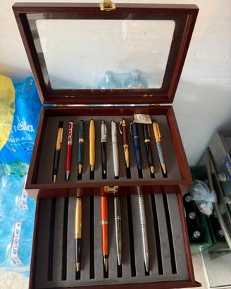 Espositore penne in legno + collezione penne stilo