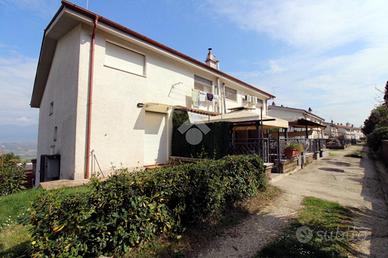 VILLA A SCHIERA A TORRITA TIBERINA