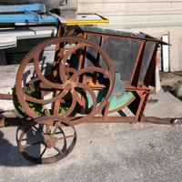 Macchina batti uva vecchia