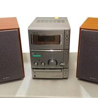 Stereo sony con vano cassetta e porta cd e radio