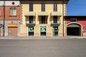 NEGOZIO A CREMA