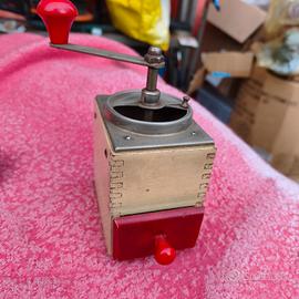 vecchio macina caffè 