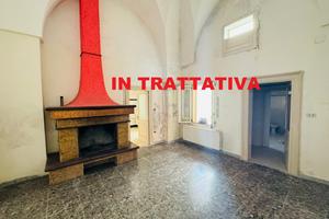CASA INDIPENDENTE CON VOLTE A STELLA E CAMINO