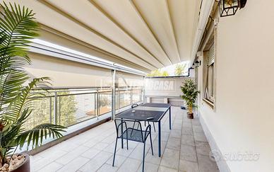ATTICO CON TERRAZZO IN STABILE DI PREGIO!