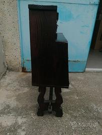 Piccola credenza spagnola,  massello 