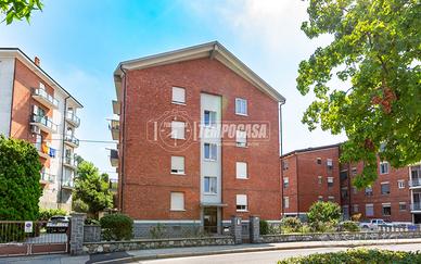 4 LOCALI con BOX AUTO