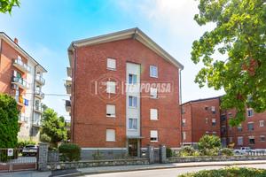 4 LOCALI con BOX AUTO