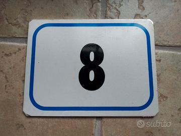 Targhetta numero civico 8