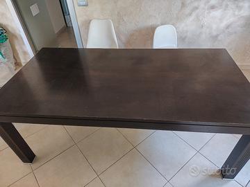 Tavolo allungabile in legno massiccio