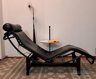 Chaise longue LC4 Le Corbusier di Cassina