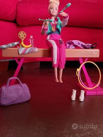 BARBIE GINNASTA CON TRAVE E ACCESSORI 