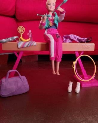 BARBIE GINNASTA CON TRAVE E ACCESSORI 