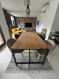 Tavolo da pranzo stile industriale