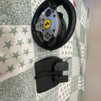 volante e pedali per giochi di auto