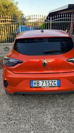 Renault Clio incidentata