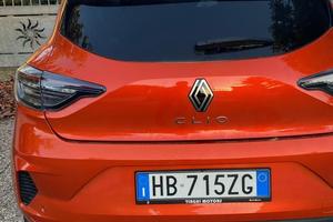 Renault Clio incidentata
