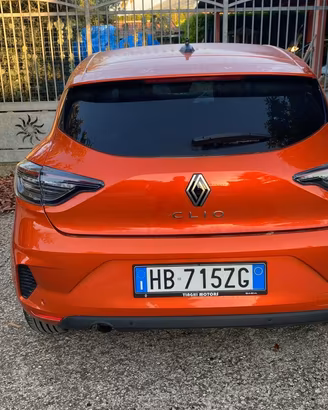 Renault Clio incidentata