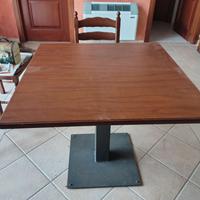 Tavoli e sedie in legno