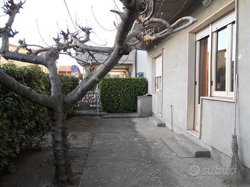 Casa con giardino