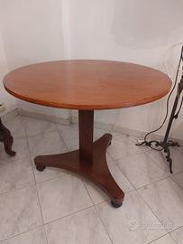 Tavolo tondo in legno