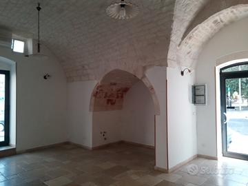 Ostuni locale commerciale a 100 m dal centro 