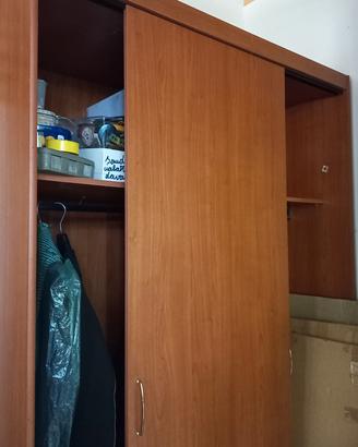 Armadio con ante scorrevoli