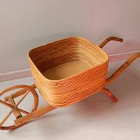 Carriola contenitiva in legno realizzata in ratta