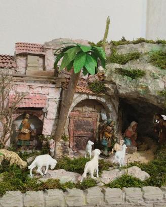 presepio completo completo di. statuine e luci.