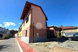 CASA SEMINDIPENDENTE A NONE