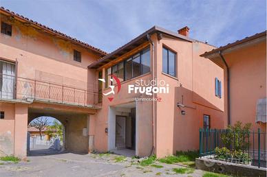 AMPIA PORZIONE DI CASA DA RISTRUTTURARE